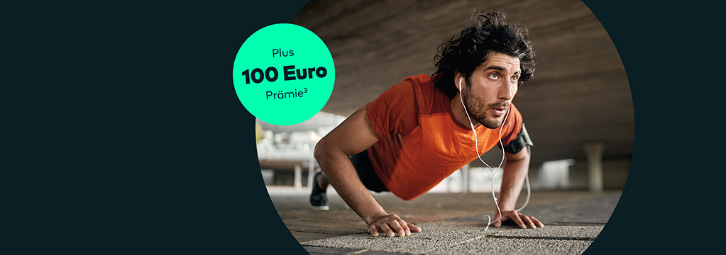 Ein sportlicher junger Mann macht Liegestütze. In einem Hinweis steht 100 Euro Prämie Fußnote 3. Die Fußnoten werden am Ende der Seite erklärt.