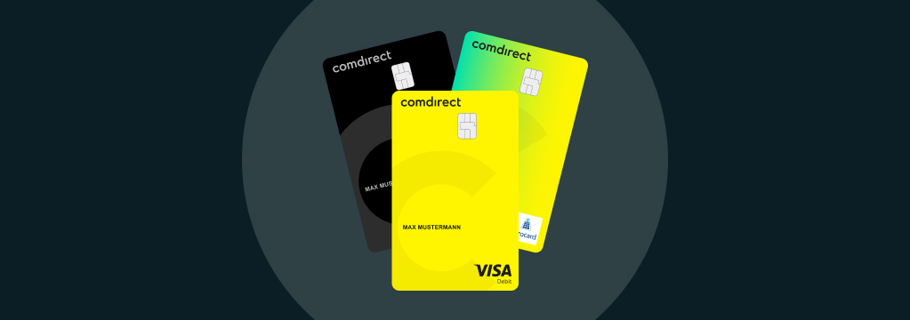 Die comdirect Visa-Debitkarte, Visa-Kreditkarte und girocard auf dunklem Hintergrund.